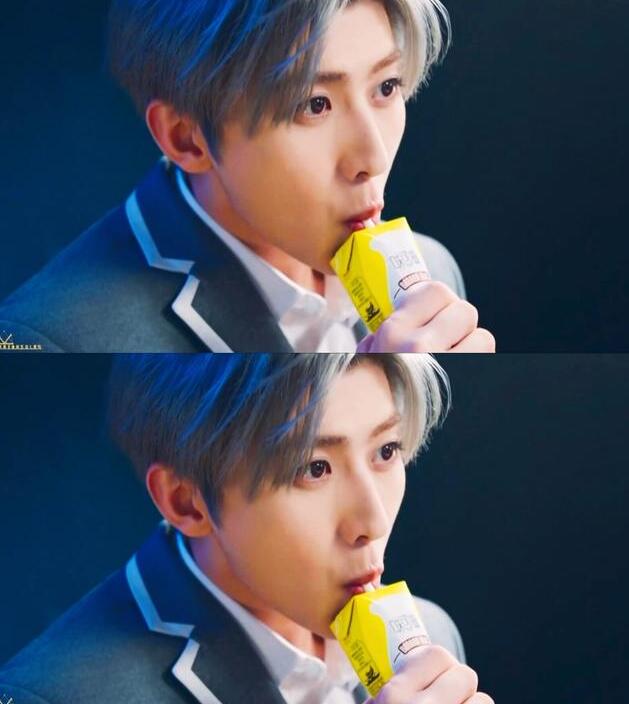 蔡徐坤上學(xué)照片曝光，到底有沒有整容一目了然了