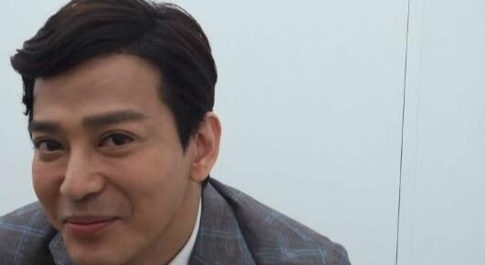 你以為只有女明星整容？錯(cuò)了男明星整容的也不少，還失敗了!