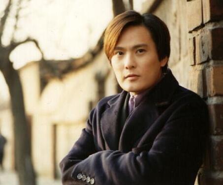 你以為只有女明星整容？錯(cuò)了男明星整容的也不少，還失敗了!