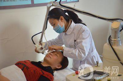 做像素激光調(diào)節(jié)痘疤一般多少錢(qián)？