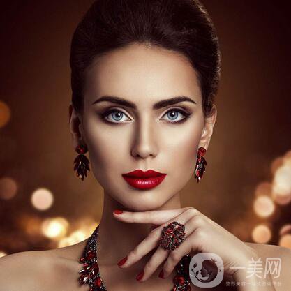 如何消除雙下巴？ 怎么減雙下巴？