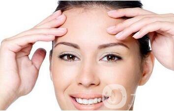 抬頭紋太重怎么辦？如何去抬頭紋？