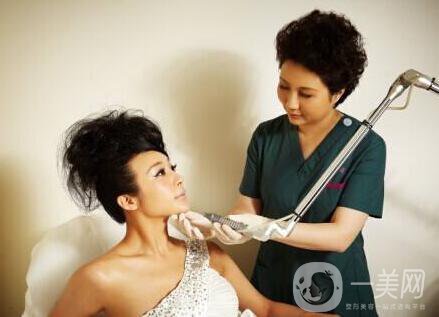 復合彩光祛痘印多少錢？