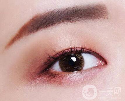 上班族何時割雙眼皮比較合適？