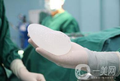 假體豐胸術后手感能變軟嗎