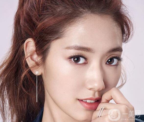 雙下巴吸脂手術(shù)價(jià)格是多少呢？