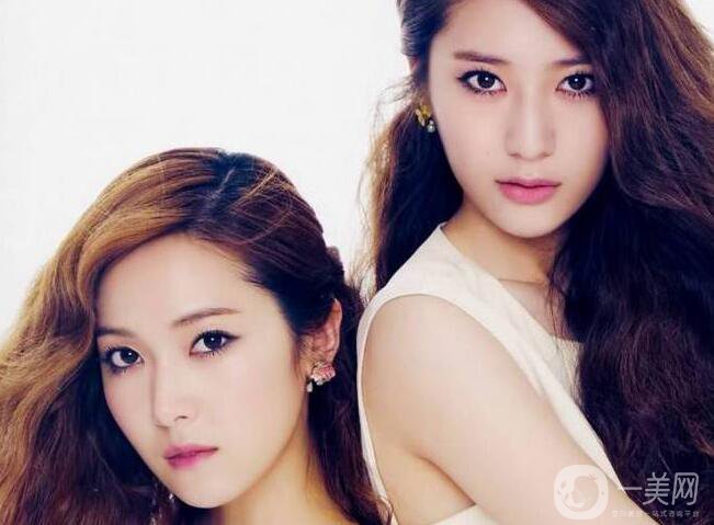 硅膠隆鼻自然嗎？