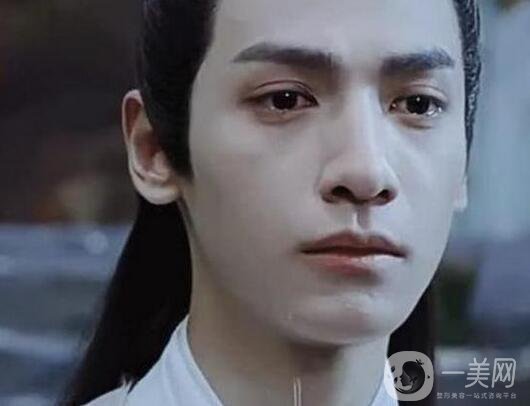 羅云熙成為韓國整形界范本？韓國也開始流行雙眼皮啦~