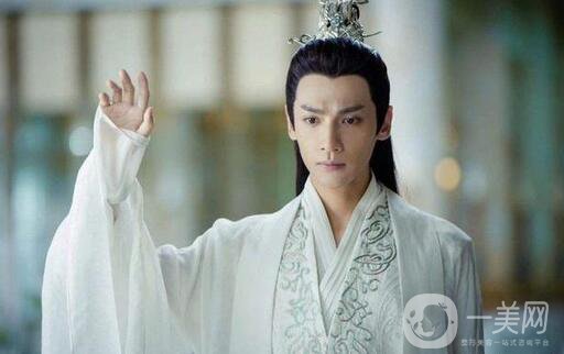 羅云熙成為韓國整形界范本？韓國也開始流行雙眼皮啦~