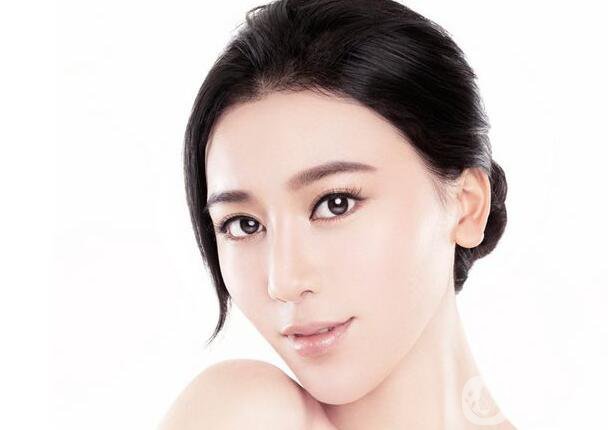 假體隆鼻價(jià)格一般是多少呢？