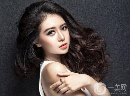 玻尿酸隆鼻整形費(fèi)用是多少？