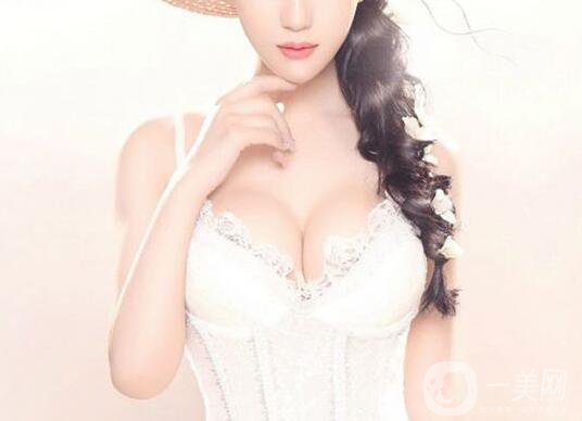 上海假體隆胸術(shù)費用