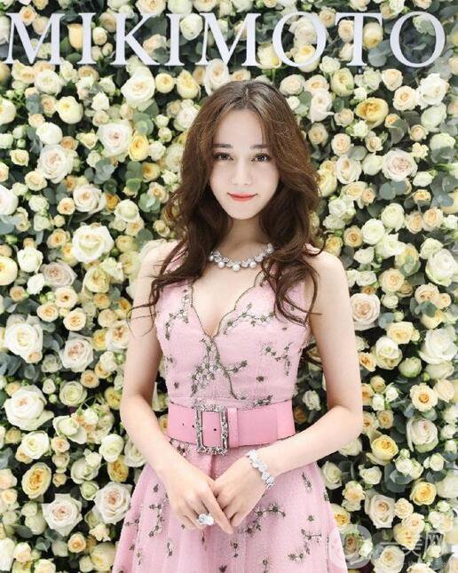 賈靜雯、迪麗熱巴的雙眼皮是不是割的 看了這個(gè)你就明白了