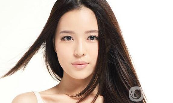 假體隆鼻整型術(shù)怎么樣 什么人不適合做假體隆鼻？