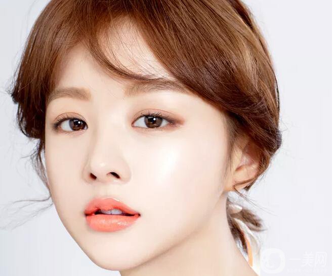 隆鼻的前后照片 隆鼻材料有哪些