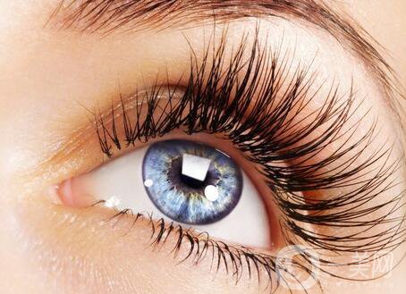 睫毛稀疏成因是什么 該怎么辦?