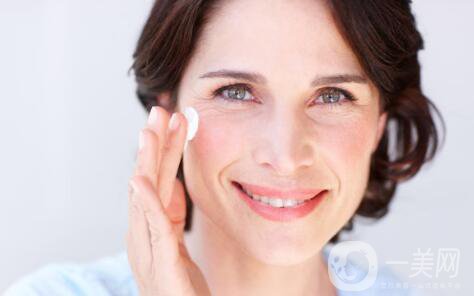 怎樣去皺紋眼部皺紋？哪種方式比較好？