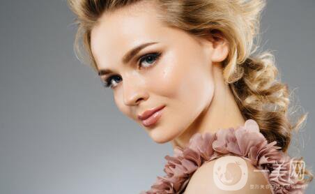 怎樣去皺紋眼部皺紋？哪種方式比較好？