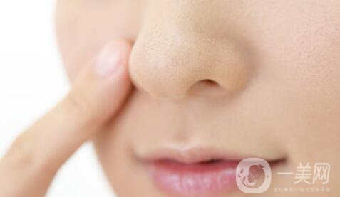 隆鼻手術(shù)有什么*果？它的風險有哪些？