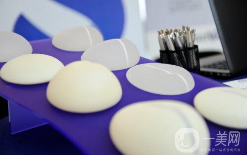 隆胸材料大測評 曼托娜高麥格哪種比較好？