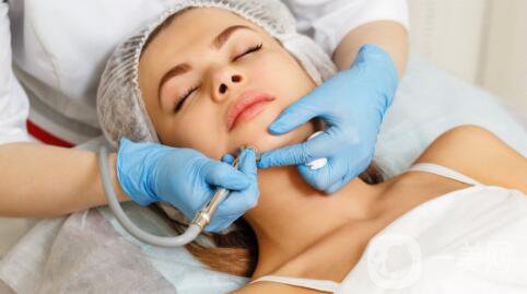 做彩光嫩膚手術(shù)要多少錢？維持時間和優(yōu)勢揭露