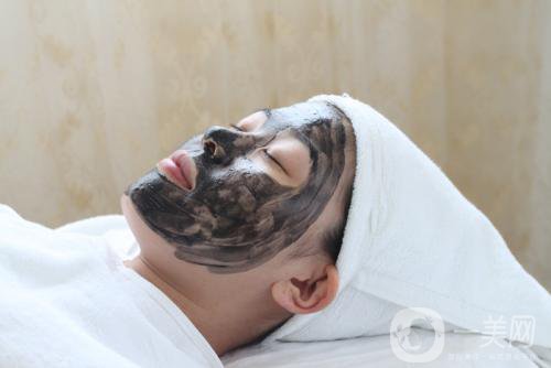 黑臉娃娃縮小毛孔和白瓷娃娃那個好