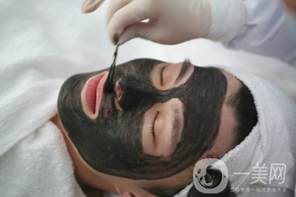 黑臉娃娃縮小毛孔和白瓷娃娃那個好