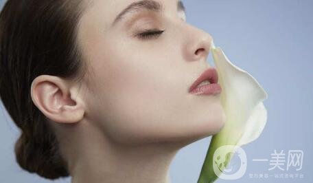 自體脂肪填充下巴