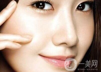 假體隆鼻整形手術(shù)一般多少錢？