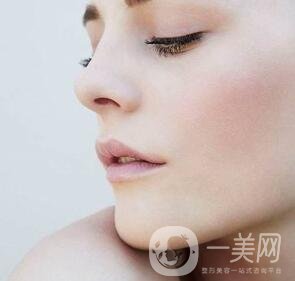 硅膠隆鼻假體取出后多久可以再隆鼻？