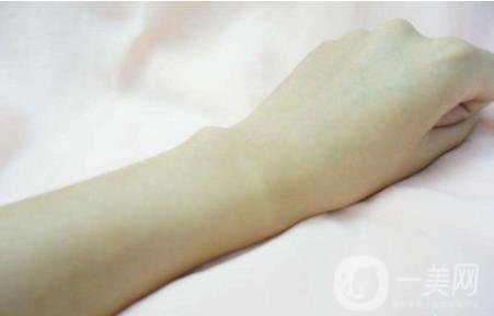 如何快速美白手臂？曬黑后如何*？