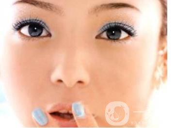 吸雕雙眼皮手術(shù)是什么？是埋線嗎？