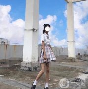 因?yàn)槲以谕壬闲r(shí)候被燙傷過(guò)，所以出現(xiàn)了一大片一大片的受傷