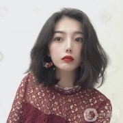 就算做了雙眼皮手術(shù)，也不能阻擋我賺錢呀，我每天都認真履行醫(yī)生給我囑咐的