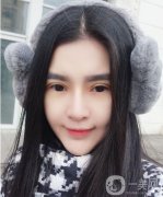 那我做完手術(shù)之后就完全不需要雙眼皮貼了，到了之后我就開始和醫(yī)生進行了解