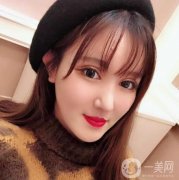 鼻子的形態(tài)很普通，我想讓自己的鼻子變得立體起來，所以我在考慮通過手術(shù)的