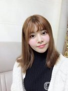 因?yàn)榇蠹叶颊f我的法令紋特別的明顯，做一個(gè)去法令紋的手術(shù)，就可以像變了一