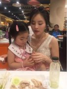 手術(shù)的時(shí)候選擇的是局部麻醉，醫(yī)生在注射麻藥以后慢慢的自己臉部有了反應(yīng)，