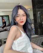 對(duì)于全切雙眼皮我還是有些害怕的，就選擇了不用開刀的方式去做個(gè)埋線雙眼皮