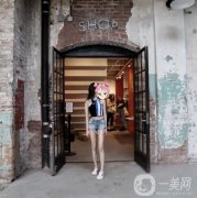 看到現(xiàn)在這個樣子，也擁有了一雙大長腿了，而且顯得腿特別的細，特別的長