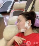 要說這種手術(shù)多少風(fēng)險會有的，所以自己選擇了一個特別專業(yè)的醫(yī)生，經(jīng)他手做