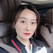 做完拉皮手術(shù)已經(jīng)有兩天的時間了。現(xiàn)在的我還在醫(yī)院里，醫(yī)生已經(jīng)給我換上了