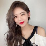 做完拉皮手術已經(jīng)有八天的時間了，其實昨天我就應該去醫(yī)院拆線的，但是和我