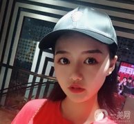 ，醫(yī)生也是認真的分析了我臉上的問題，然后推薦我做一個玻尿酸除皺的項目