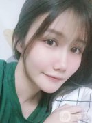 此時(shí)正在進(jìn)行玻尿酸除皺劃線呢，而且是敷了麻藥的，可以感覺(jué)真的是的緊張了