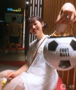 后來(lái)我閨蜜推薦我可以弄個(gè)水針!據(jù)說(shuō)水光針補(bǔ)水效果