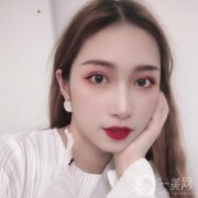 臉部的膠原蛋白就會(huì)不斷的流失，所以皮膚越來(lái)越松弛