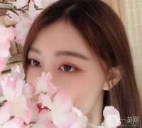 我從小單眼皮。好像整個人一點精神都沒有，總是睡不著